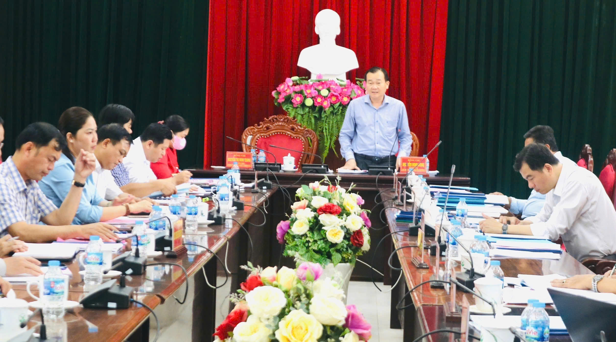 ÔNG NGUYỄN MINH DŨNG THẨM ĐỊNH VĂN KIỆN XÃ AN BÌNH