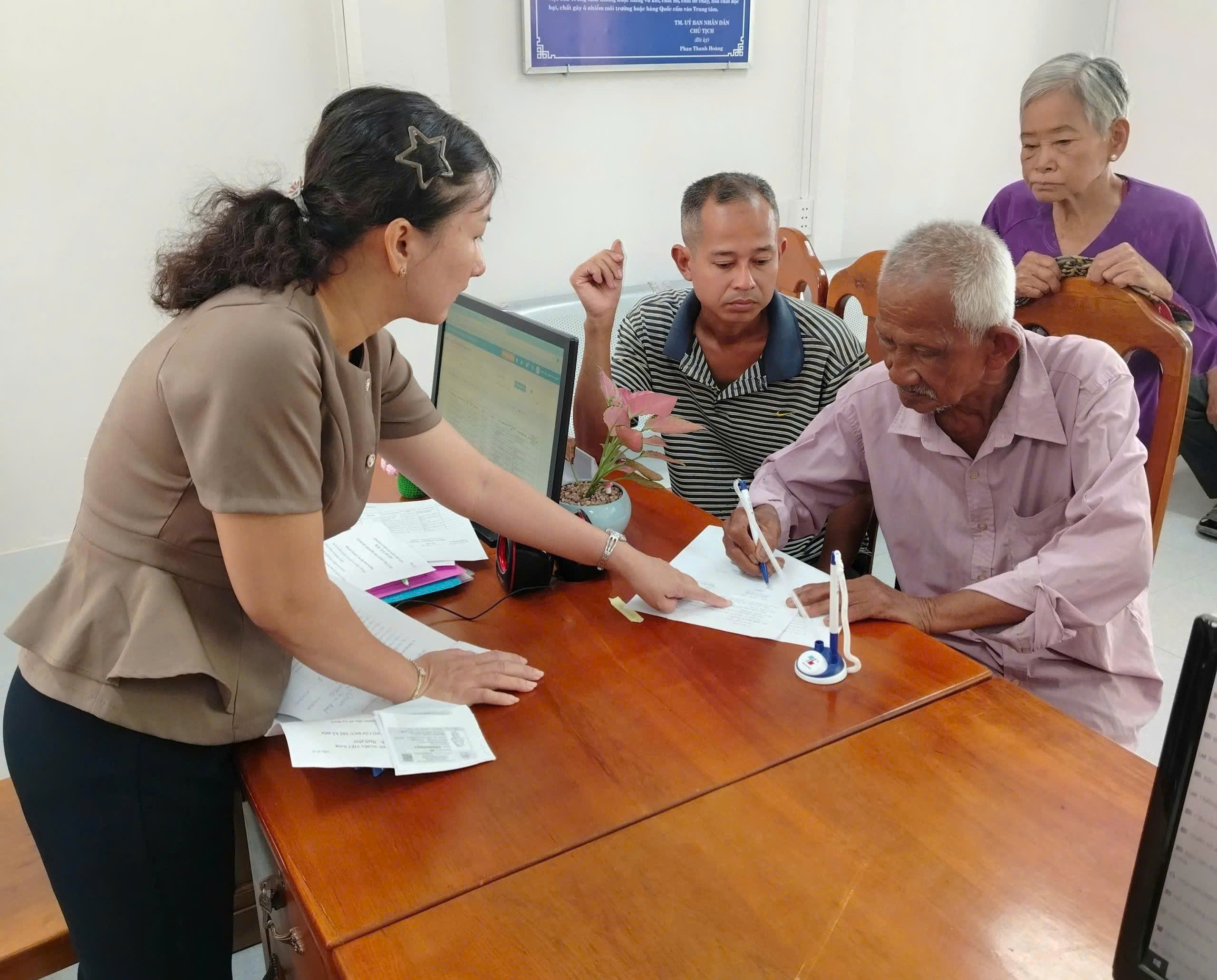 XÃ AN BÌNH TRIỂN KHAI TỐT TRỢ CẤP HƯU TRÍ XÃ HỘI