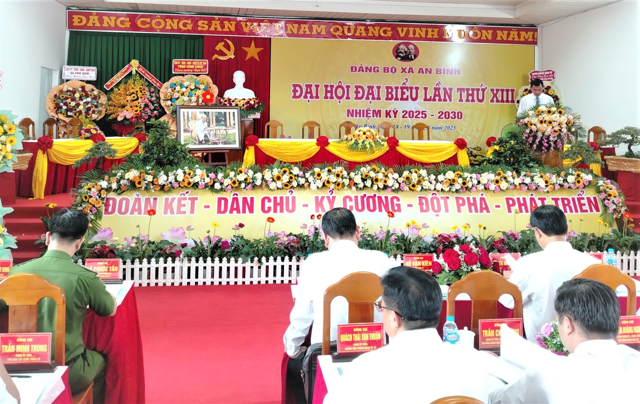 NGÀY LÀM VIỆC THỨ NHẤT ĐẠI HỘI ĐẠI BIỂU ĐẢNG BỘ XÃ AN BÌNH LẦN THỨ XIII, NHIỆM KỲ 2025-2030