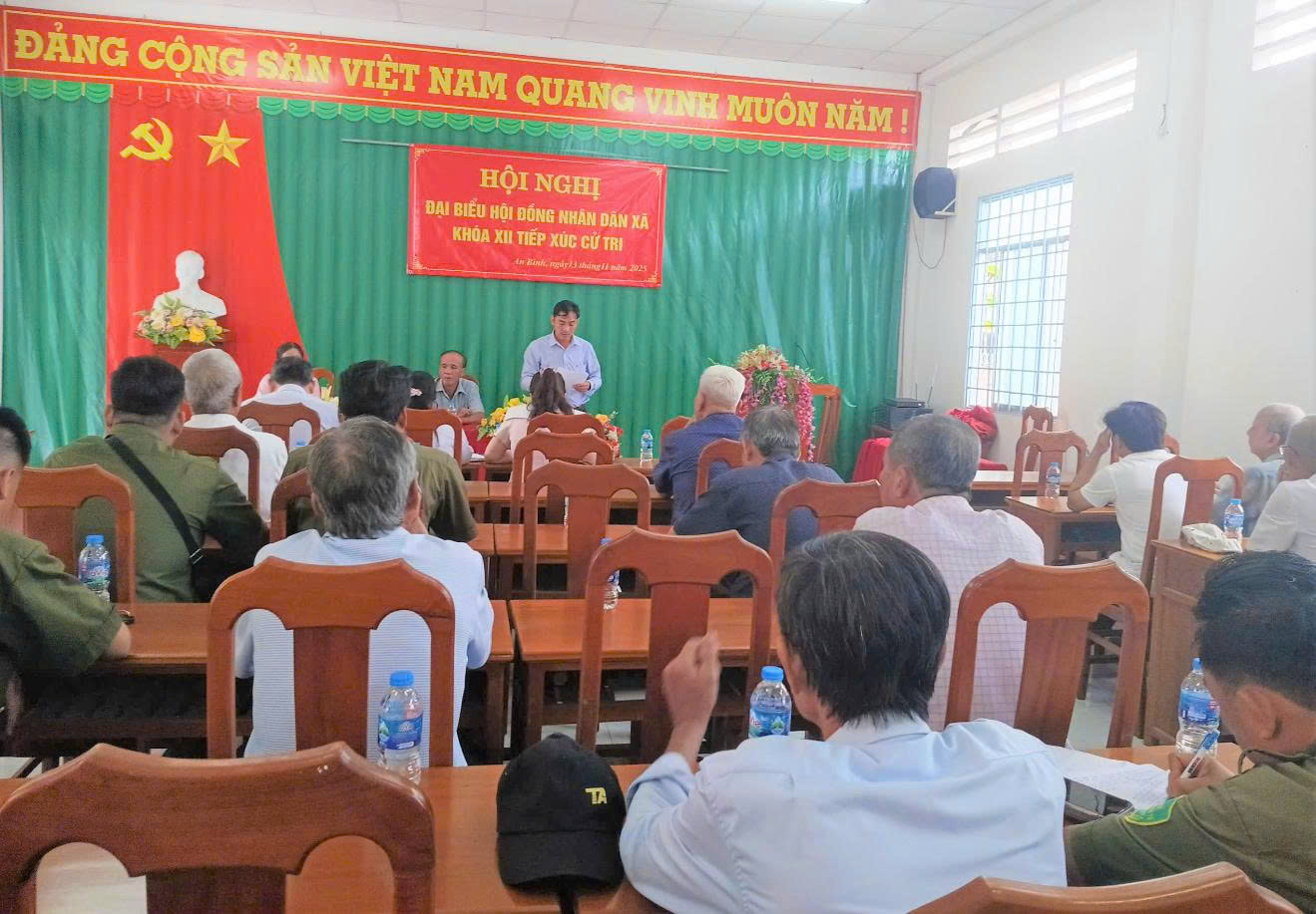 Đại biểu Hội đồng nhân dân hai cấp tiếp xúc cử tri xã an bình trước kỳ họp cuối năm 2025
