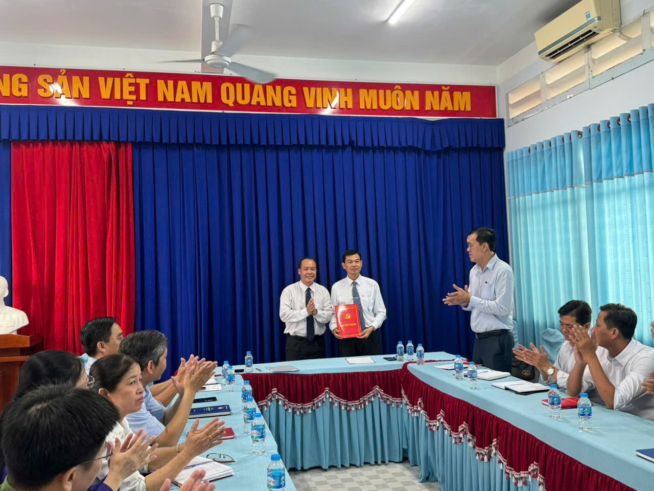 CÔNG BỐ QUYẾT ĐỊNH ĐIỀU ĐỘNG CHỈ ĐỊNH BÍ THƯ ĐẢNG ỦY XÃ AN BÌNH